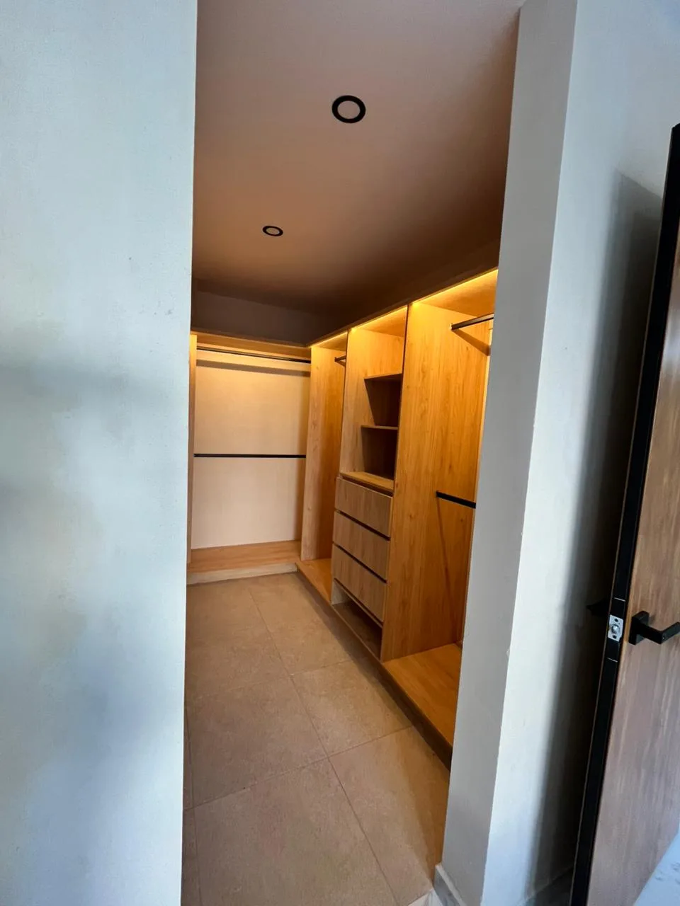 Vida residencial contemporánea en el corazón de la ciudad - 7
