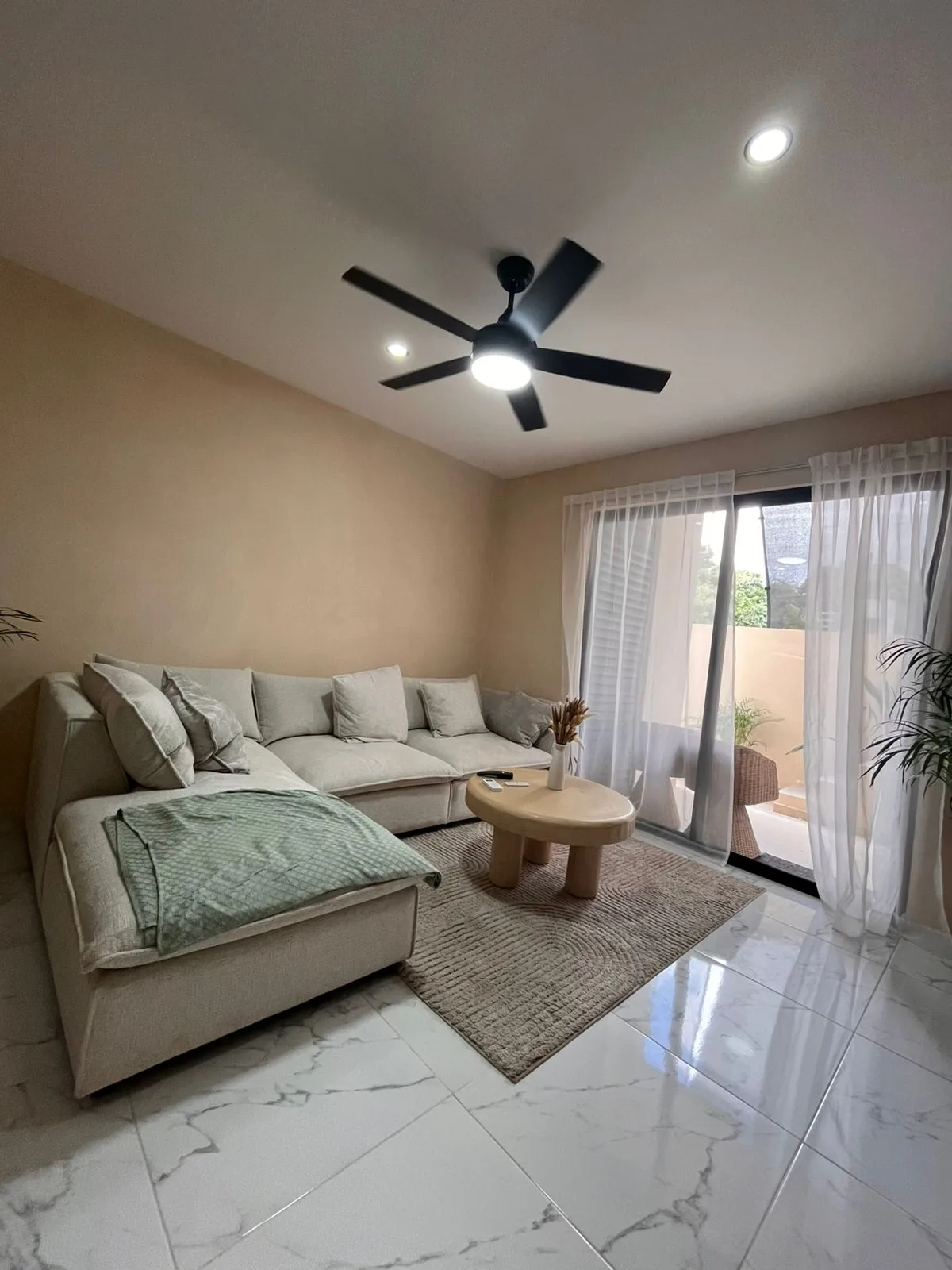 Vida residencial contemporánea en el corazón de la ciudad - 12